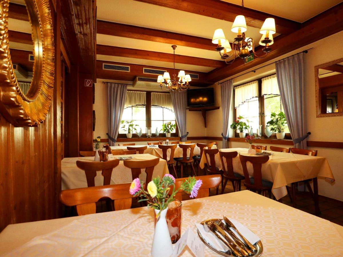 Hotel - Restaurant Hirschen - Werneths Landgasthof Beim Europa- Park Rust Rheinhausen Exterior foto