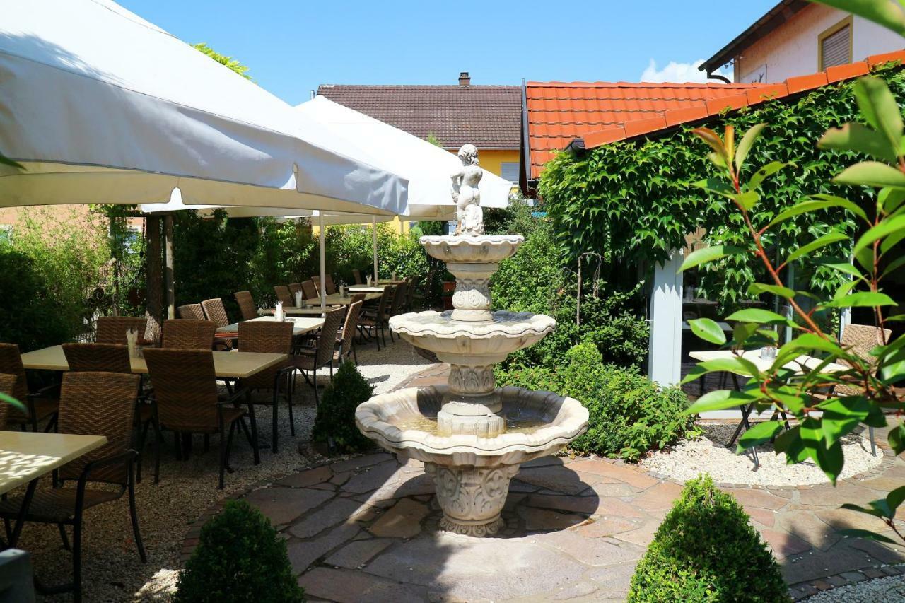 Hotel - Restaurant Hirschen - Werneths Landgasthof Beim Europa- Park Rust Rheinhausen Exterior foto